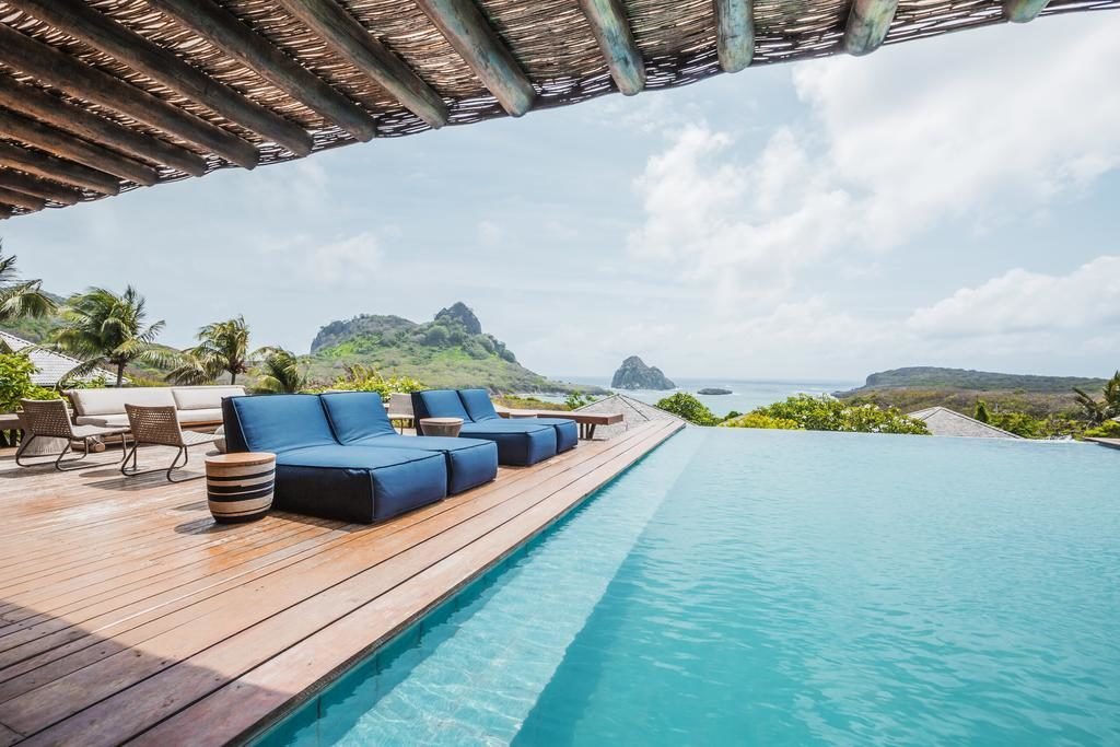 Foto da piscina de borda infinita com vista para o mar de Fernando de Noronha