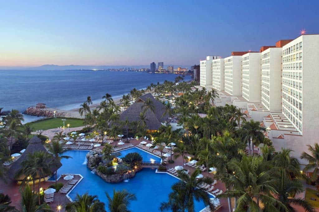 A linda vista do Sheraton Buganvilias Resort na Zona Hotelera em Puerto Vallarta - Clique na foto para saber mais.
